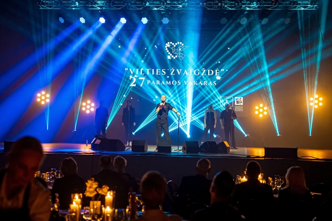 Tradicija: renginio pirmojoje dalyje paprastai pasirodo estrados žvaigždės.