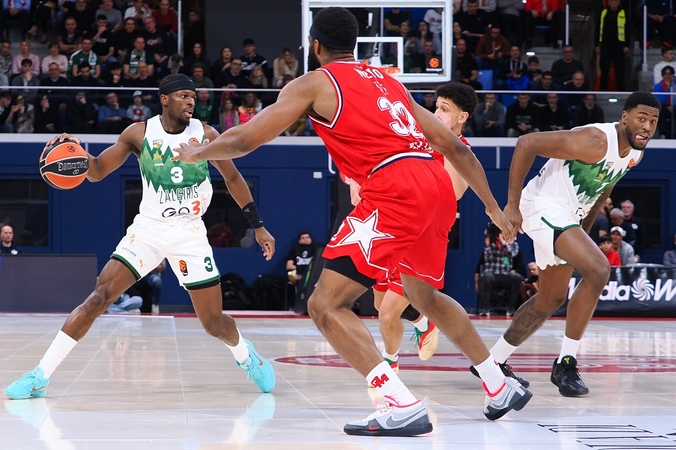 Virtuozas: S. Francisco (kairėje) privertė jį stabdžiusius varžovus prasižengti šešis kartus.