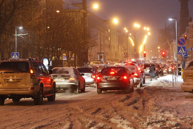 Realybė: uostamiesčio skaudulys – rytinio ir vakarinio piko metu susidarančios automobilių spūstys. Gerinant infrastruktūros būklę tikimasi pagerinti ir eismo sąlygas.