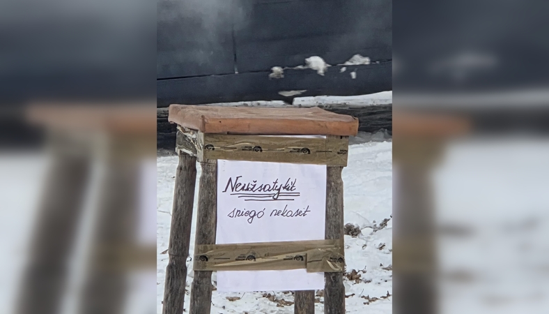 Pozicija: vienas kretingiškis supyko, kad kaimynai sniego nekasa, o mašinas įsigudrina statyti jo nukastoje vietoje. 