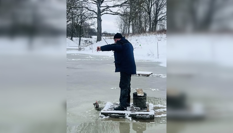 Kantrybės: žiūrint į tokius mėginimus sugauti žuvį, gelbėtojams stoja širdis – tokie bandymai gali būti paskutiniai žvejo gyvenime.
