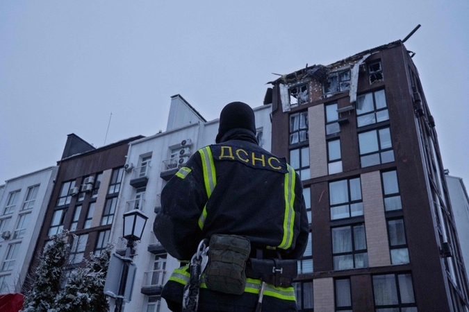 Karo korespondentas iš degančio buto išgelbėjo vaiką
