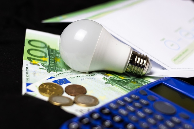 LEA: per savaitę vienas tiekėjas padidino elektros tarifus