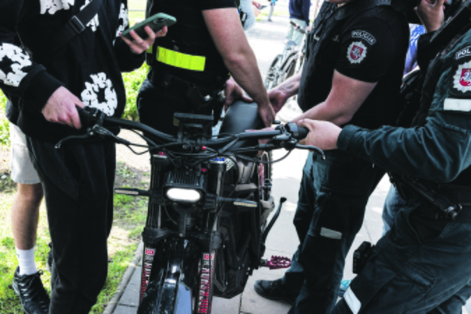 Trečdalis: veido traumas patyrę pacientai sudaro apie 30 proc. visų burnos, veido ir žandikaulių chirurgų pacientų, šios traumos dažniausiai patiriamos per paspirtukų ar dviračių avarijas.