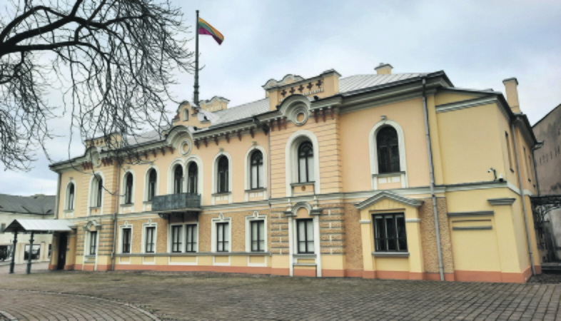 Stotelė: ekskursijų maršrutas drieksis ir per Istorinę Prezidentūrą.