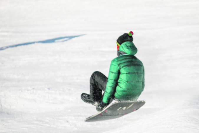 Pavojai: jei kalnas status ir nuo jo beatodairiškai lekiama, pagal riziką patirti traumų ir jų sudėtingumą nedaug nuo rogučių atsilieka ir čiuožynės ar čiuožti skirtos lentos.