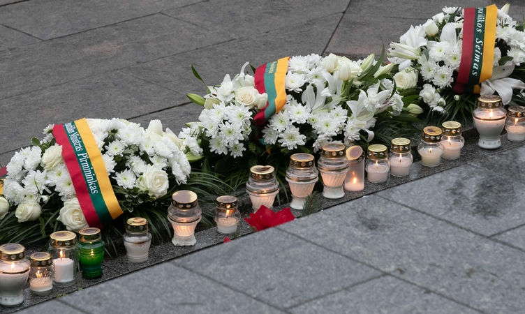 Laisvės gynėjai pagerbti Antakalnio kapinėse.