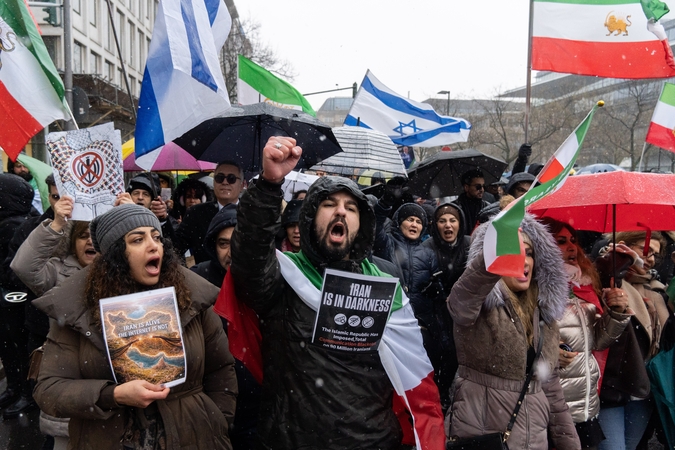 Žiniasklaida: Irane per protestus galėjo žūti iki 18 tūkst. žmonių