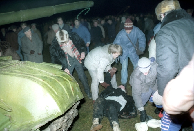 1991-ųjų sausio 13-osios naktis prie Vilniaus televizijos bokšto. 