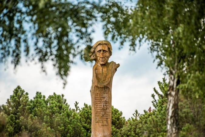 Paminklinis stulpas Martynui Liudvikai Rėzai (autorius Eduardas Jonušas)