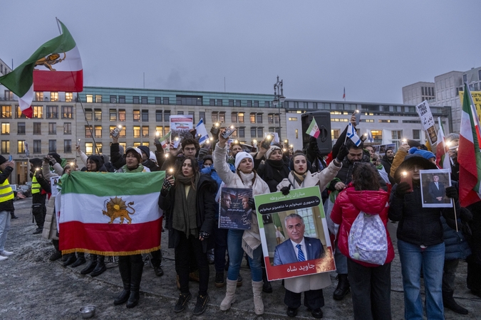 Žmogaus teisių gynimo grupė: Irane malšinant protestus žuvo mažiausiai 734 žmonės