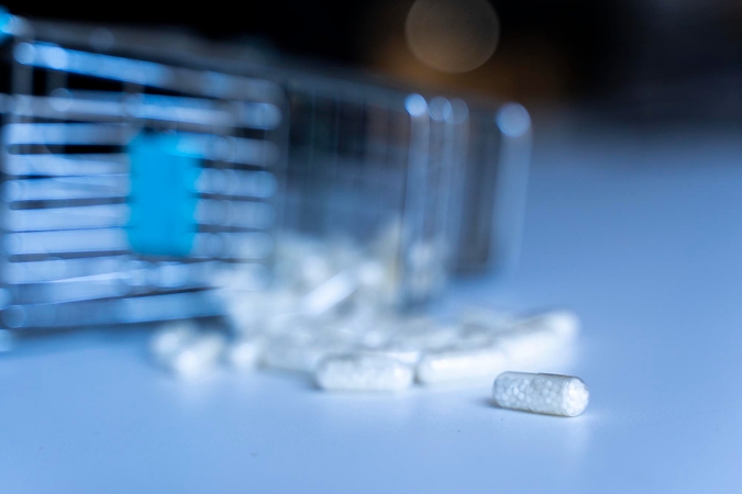 Organizuota grupuotė gamino raminamuosius: tarp kaltinamųjų – biomedicinos mokslų daktaras
