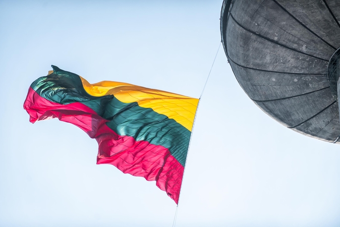 Dėl blogų oro sąlygų Vilniaus TV bokšte nebus keliama didžioji trispalvė