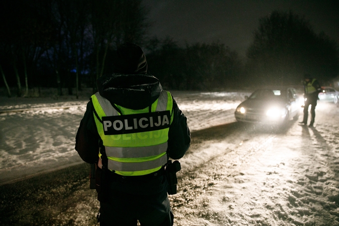 Kauno policininkai tiria BMW ir „Chevrolet“ avariją: prašo atsiliepti liudininkus