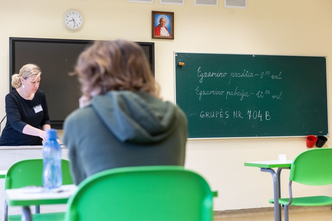 Vienuoliktokai ir dvyliktokai baigia rinktis valstybinius brandos egzaminus