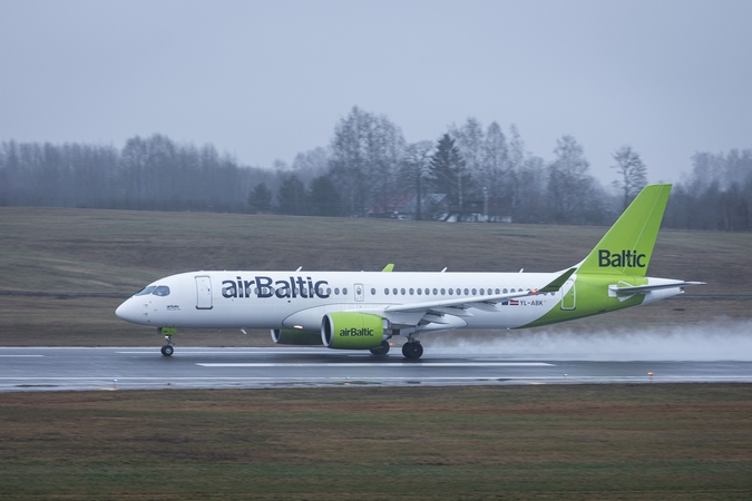 „airBaltic“, „Wizz Air“ laikinai atšaukia skrydžius į Tel Avivą ir iš jo