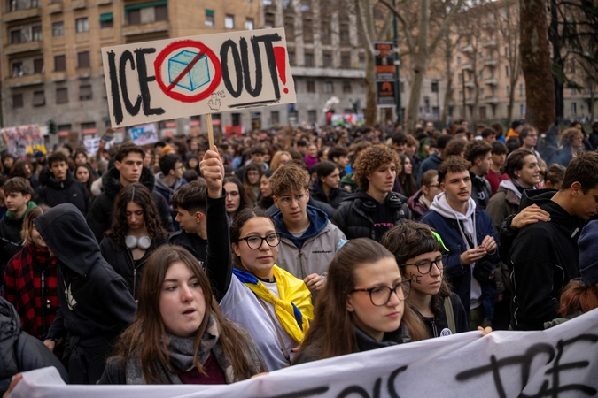 Milane keli šimtai žmonių protestavo prieš ICE buvimą olimpinėse žaidynėse