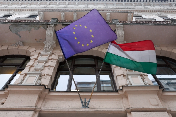 Žiniasklaida: Vengrija blokavo 90 mlrd. eurų ES paskolą Ukrainai