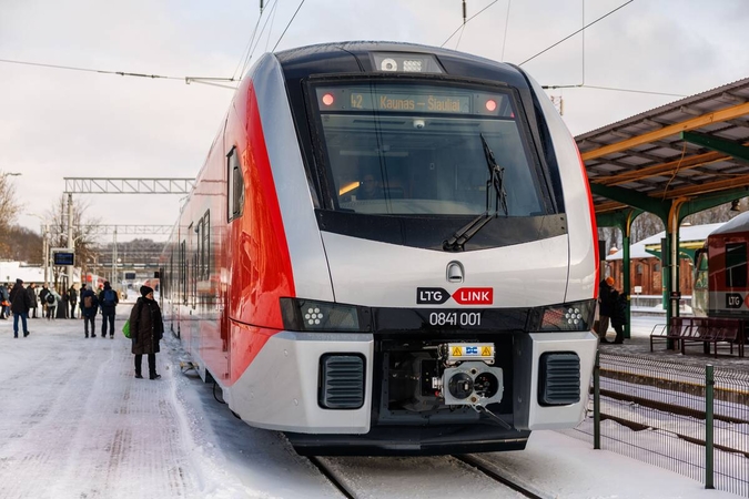 Kaune pristatytas naujos kartos baterinis „Stadler“ traukinys: kursuos dviem maršrutais