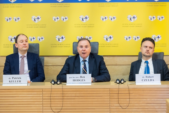 Buvęs JAV pajėgų Europoje vadas Lietuvos krašto apsaugoje pasigenda skubos