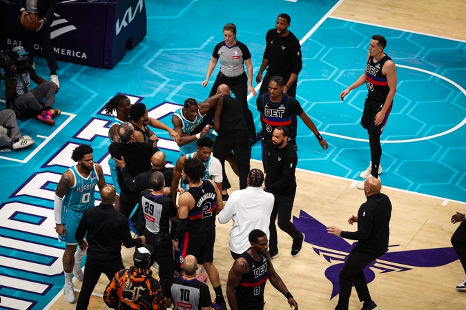 NBA rungtynėse – smūgių kruša: iš aikštės išvaryti net keturi krepšininkai
