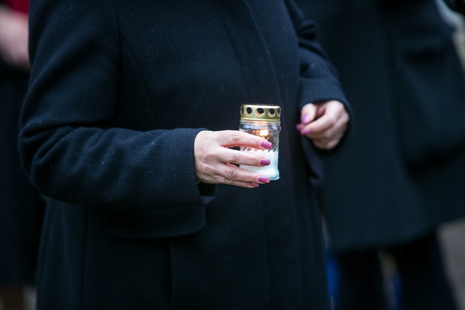Pavėsinėje prie parduotuvės – vyro lavonas