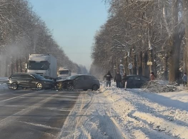 Jonavoje – dviejų automobilių susidūrimas