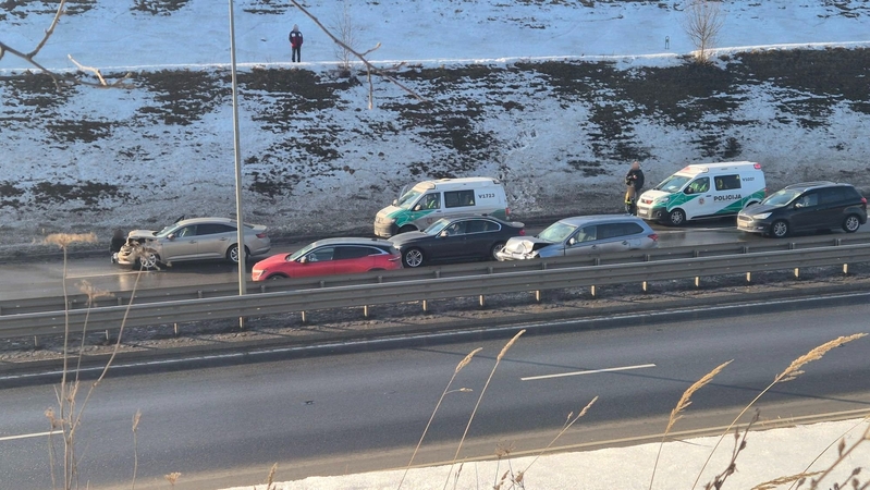 Vilniaus vakariniame aplinkkelyje – dvi avarijos