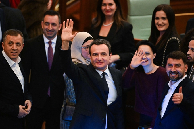 Kosovo parlamentas išrinko premjerą ir nutraukė metus trukusią politinę aklavietę