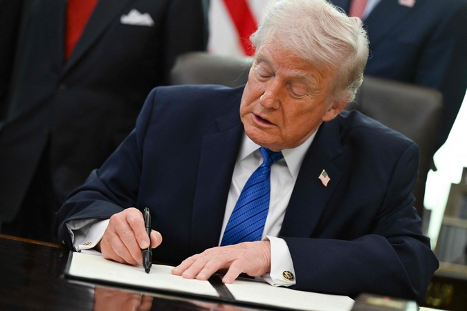JAV žiniasklaida: Donaldas Trumpas siekia oro uostą ir geležinkelio stotį pervadinti savo vardu