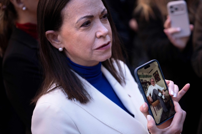 Maria Corina Machado žada grįžti į Venesuelą, nepaisant sąjungininko sulaikymo