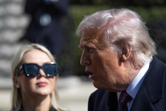 Trumpas sako esąs nusivylęs Irano pozicija derybose, bet dar neapsisprendęs dėl smūgio