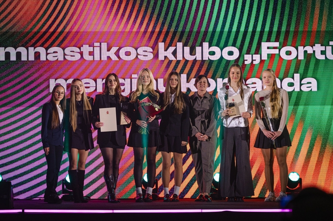 Kartu: metų moterų komandos titulą pelnė gimnastikos klubo „Fortūna“ merginų komanda, tapusi šalies čempione Lietuvos meninės gimnastikos suaugusiųjų grupinių pratimų čempionate.
