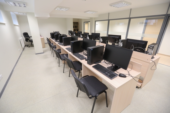 Savivaldybių bibliotekoms perduodama 220 kompiuterių