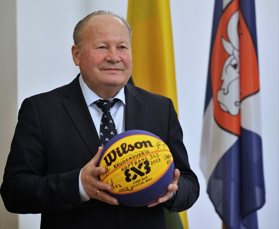 Pokytis: pasak mero V. Makūno, žmonės nori sportuoti, kokybiškai leisti laisvalaikį, gyventi sveikiau, todėl daugiau lėšų skiriama ne tik vandentvarkai, keliams, bet ir parkams, sporto aikštynams, kultūrai, sveikatos priežiūrai.