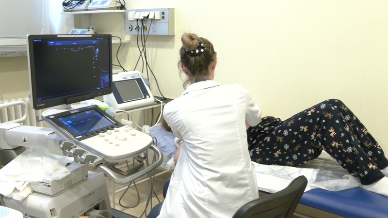 Medikai įspėja: pavojinga kepenų liga galima susirgti net manikiūro salone