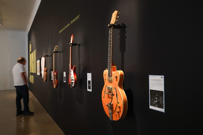 Aukcione parduodama kultinė „Nirvana“ lyderio Cobaino gitara