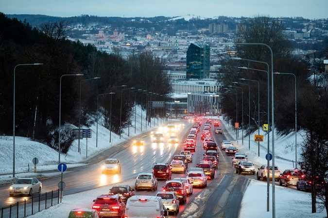 LEA: lietuviai vis dažniau renkasi elektromobilius