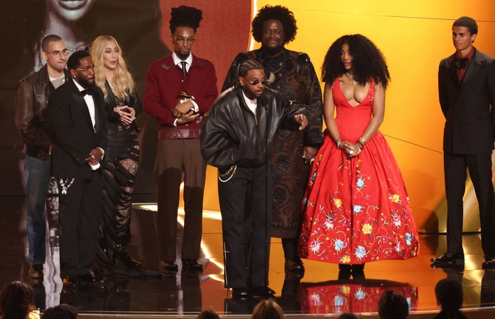 „Grammy“ metų įrašo apdovanojimas atiteko Kendrick Lamar ir SZA singlui „Luther“