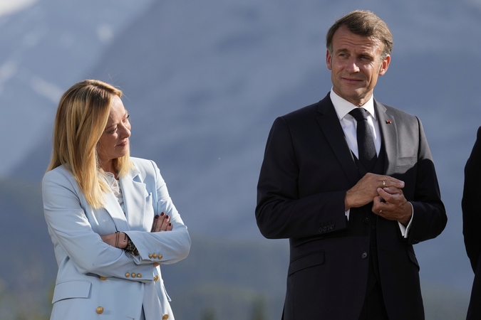 Macronas paprašė Meloni nekomentuoti Prancūzijos reikalų