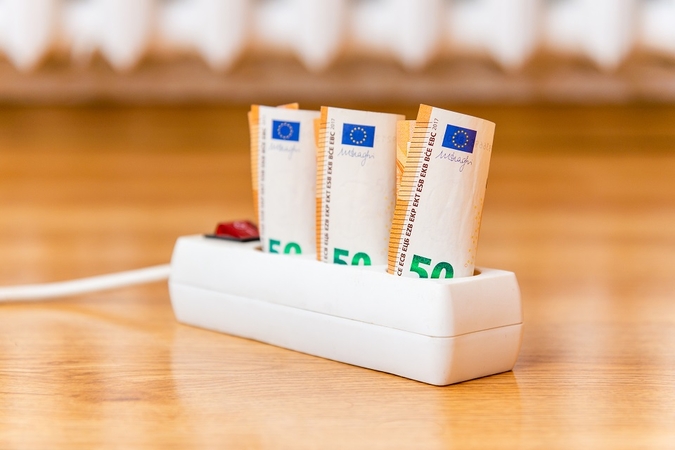 Dėl šalčių šoktelėjo elektros kaina: kaip tai atsilieps sąskaitoms?