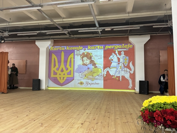 Pagalba Ukrainai iš Vilniaus: Dnipre atidarytas požeminis teatras