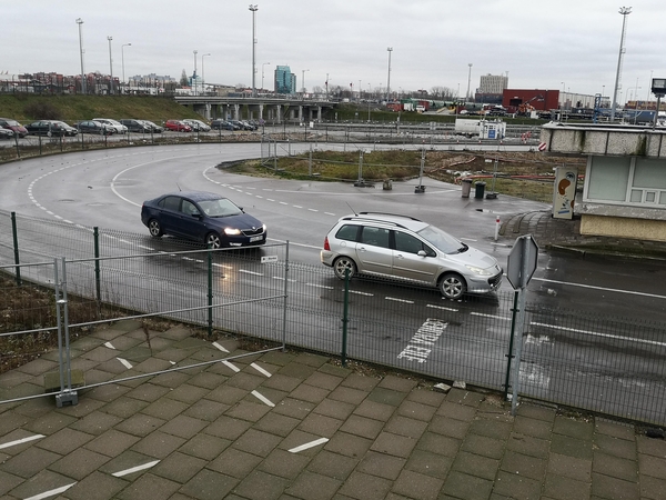 Perspėjo: besikeliantiems keltu į Neringą šį savaitgalį derėtų pasirūpinti bilietais, nes informacija duomenų sistema gali nepranešti apie automobilio perkėlimui taikomas lengvatas.