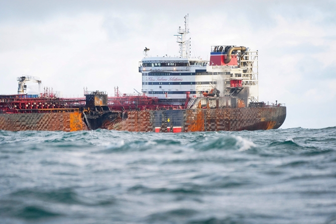 Avarija: pernai kovą prie rytinės JK pakrantės krovininis laivas „Solong“, kuriam vadovavo rusas V. Motinas, susidūrė su naftos krovinį gabenusiu laivu „Stena Immaculate“.
