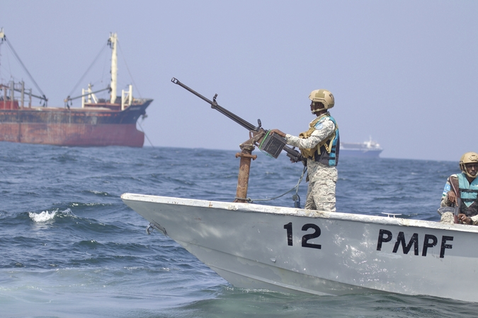 Prevencija: Somalio jūrų policija sustiprino patruliavimą Raudonojoje jūroje po to, kai piratai nesėkmingai bandė pagrobti laivą Adeno įlankoje, 2023 m. lapkritis.