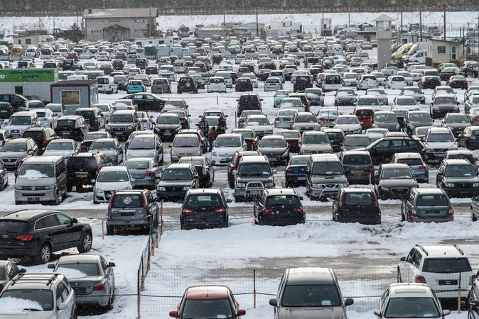 Statistika: pernai Lietuvoje pirmą kartą įregistruota 165,5 tūkst. naudotų lengvųjų automobilių – 1,5 proc. mažiau nei 2024 m., naujų – beveik 45,9 tūkst., arba 39 proc. daugiau nei užpernai.