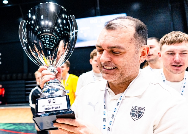Pripažinimas: Dentinho du kartus išrinktas geriausiu Lietuvoje dirbančiu salės futbolo treneriu.