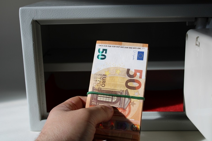 Sadeckas: gynybos obligacijos – alternatyva bankų indėliams