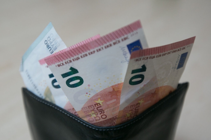 Alytuje į namus įsibrovęs vyras grasino pensininkui, pagrobė piniginę