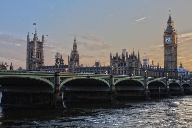 Londonas priėmė didžiulį sankcijų paketą Rusijai
